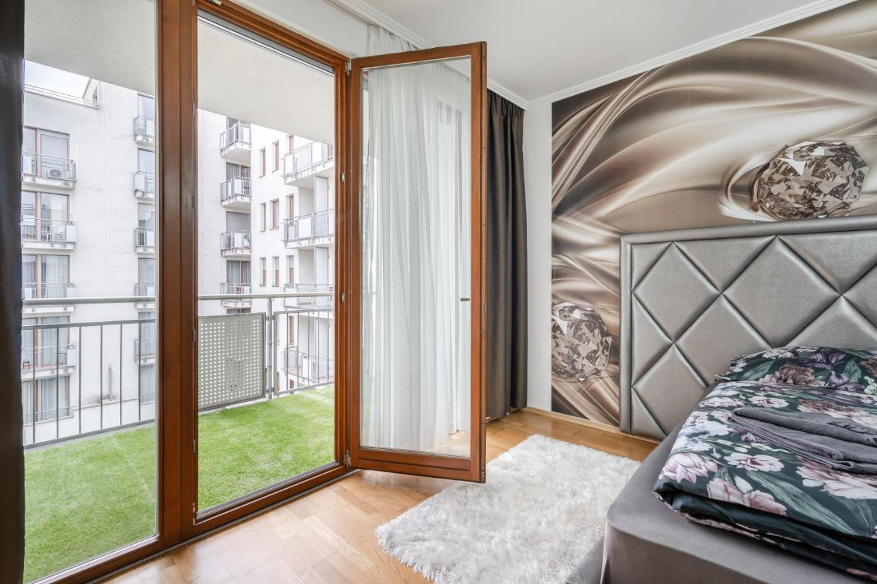 Penthouse Three Bedrooms, Three Balconies Apartment With Free Parking In Kiraly Street Budapeste Exterior foto
