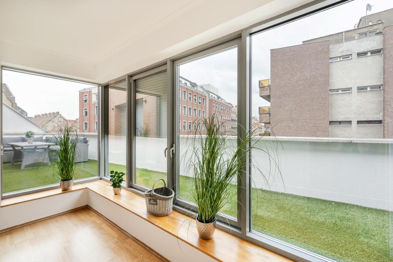 Penthouse Three Bedrooms, Three Balconies Apartment With Free Parking In Kiraly Street Budapeste Exterior foto