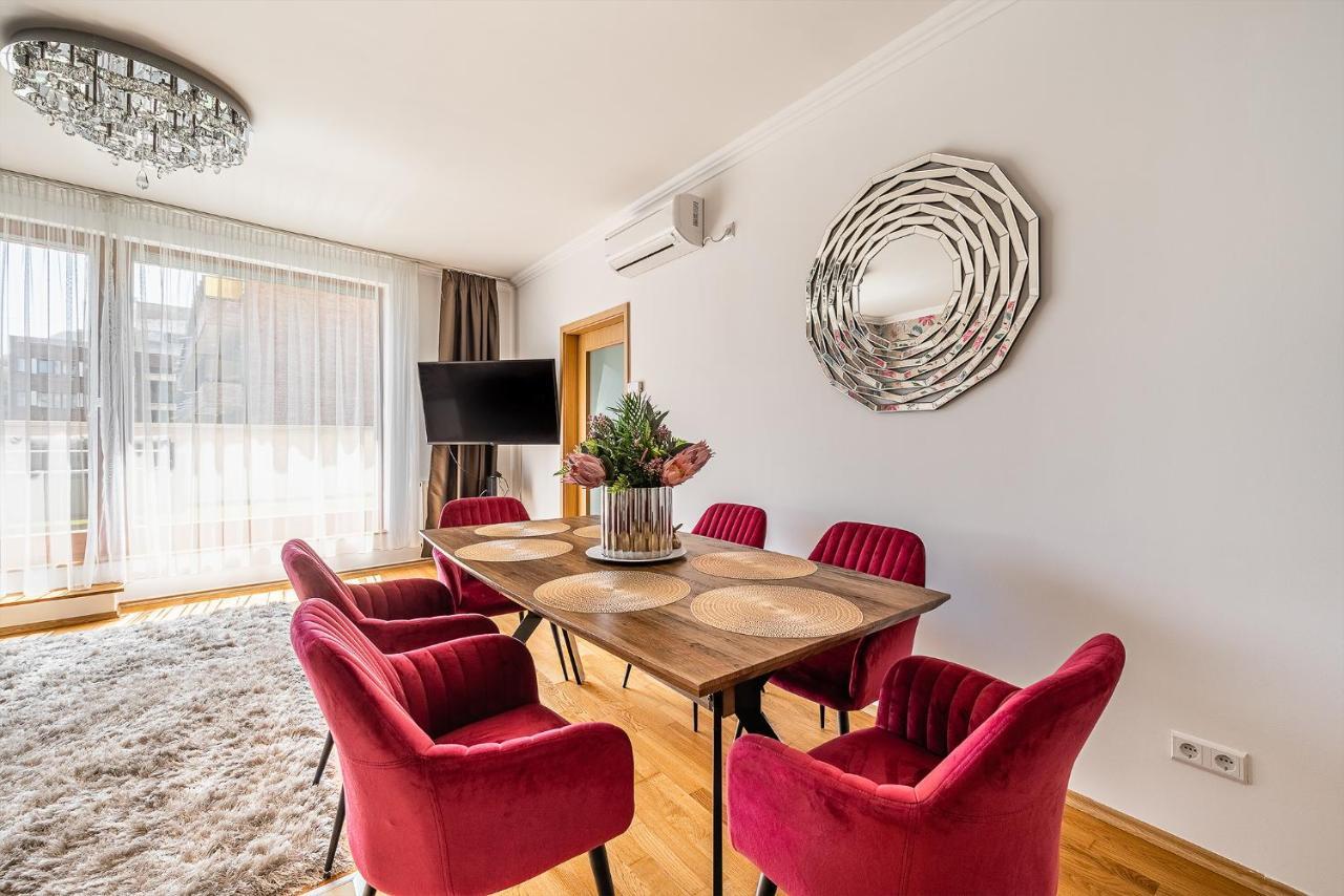 Penthouse Three Bedrooms, Three Balconies Apartment With Free Parking In Kiraly Street Budapeste Exterior foto