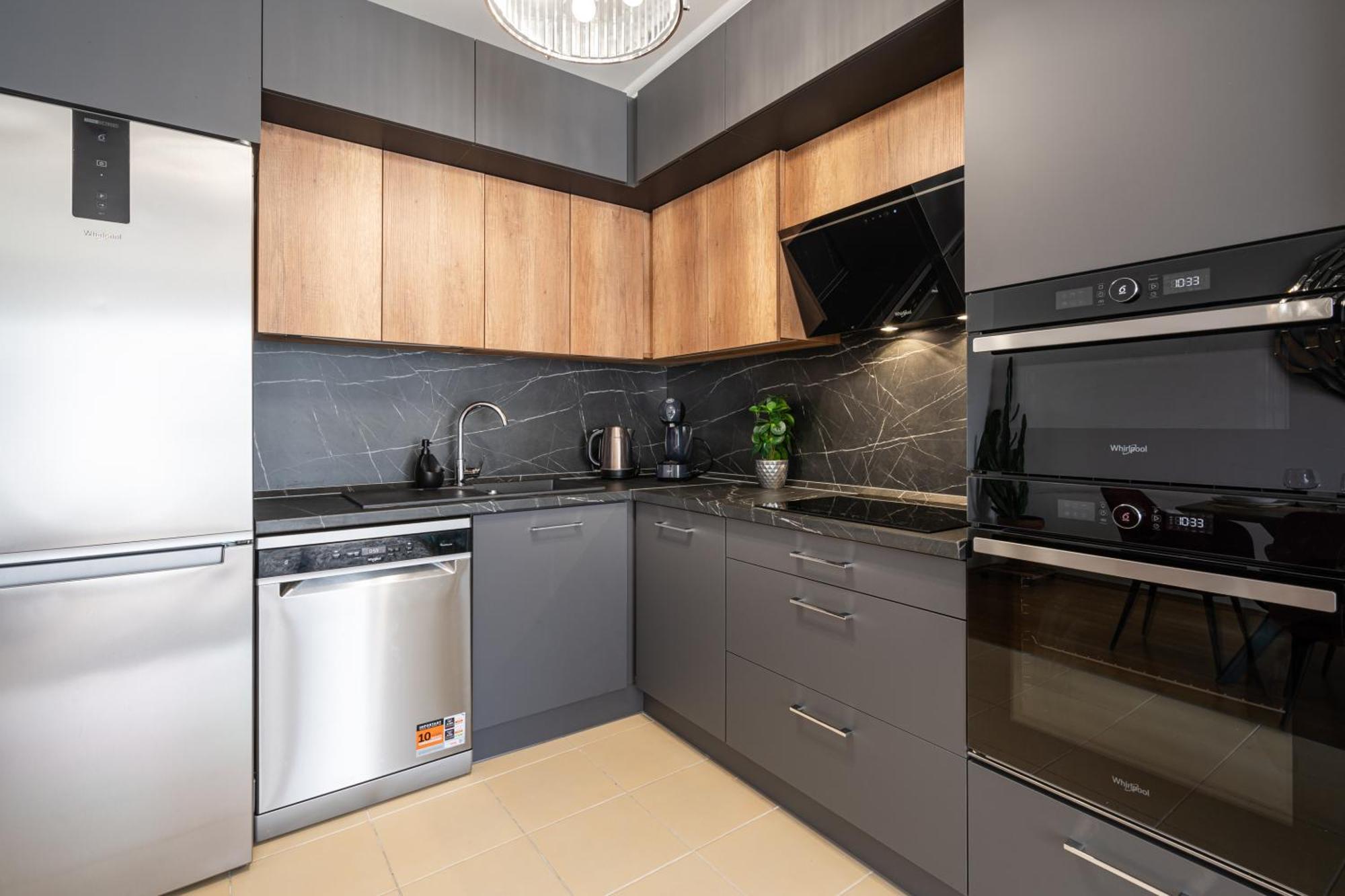 Penthouse Three Bedrooms, Three Balconies Apartment With Free Parking In Kiraly Street Budapeste Exterior foto